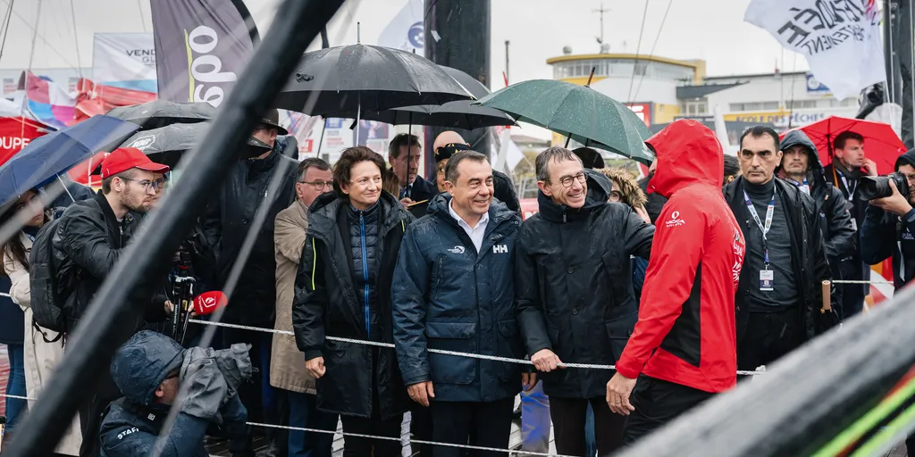 Inauguration du village du Vendée Globe sous la pluie