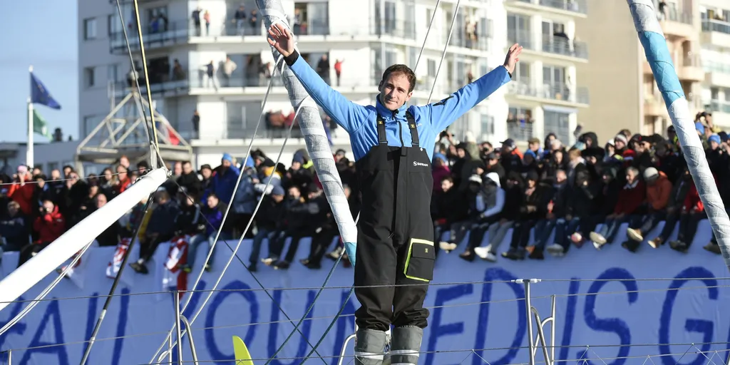 Channel ambiance with Morgan Lagraviere (FRA), skipper Safran, start of the Vendee Globe, in Les Sables d'Olonne, France, on November 6th, 2016 - Photo Olivier Blanchet / DPPI / Vendee Globe

Ambiance chenal avec Morgan Lagraviere (FRA), skipper Safran, d