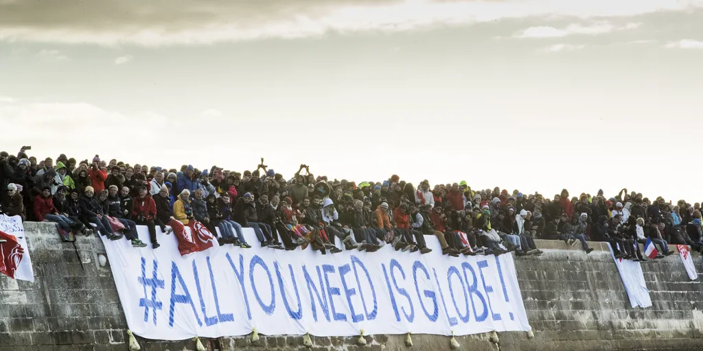 Channel ambiance Start of the Vendee Globe, in Les Sables d'Olonne, France, on November 6th, 2016 - Photo Mark Lloyd / DPPI / Vendee GlobeAmbiance public dans le chenal au départ du Vendée Globe, aux Sables d'Olonne le 6 Novembre 2016 - Photo Mark Lloyd