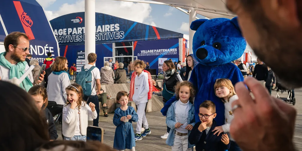 LES SABLES D'OLONNE, FRANCE - 19 OCTOBRE 2024 : Le public et les animations du village sont photographiés lors du pré-départ du Vendée Globe, le 19 octobre 2024 aux Sables d'Olonne, France - (Photo by Jean-Louis Carli / Alea)