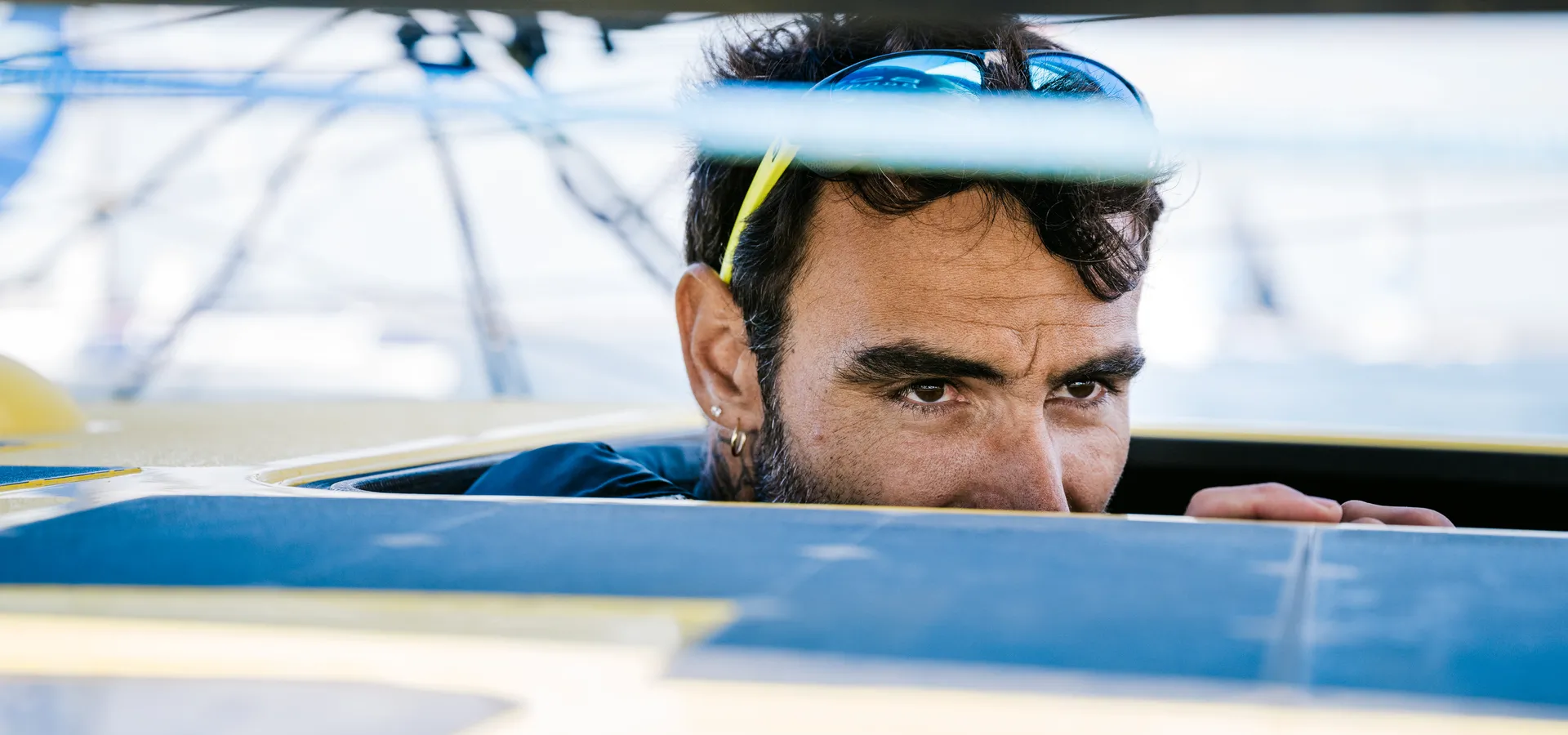 LORIENT, FRANCE - 15 SEPTEMBRE : Photos d'ambiance du skipper suisse Alan Roura à bord de son Imoca Hublot, lors des 48h du Defi Azimut au large de Lorient, le 15 septembre 2022. (photo Jean-Louis Carli / Alea)