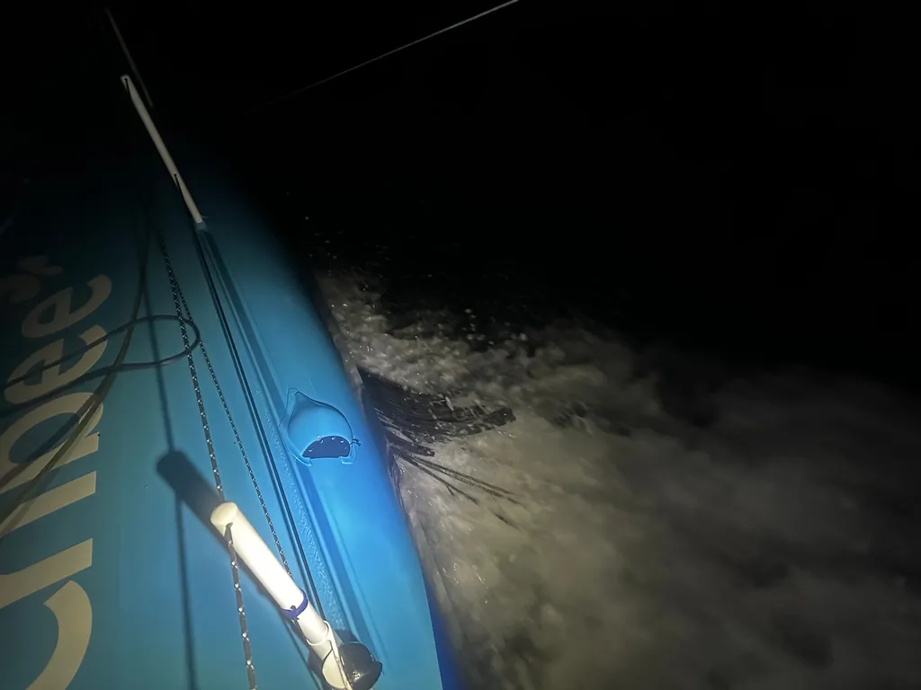 RACE, DECEMBER 08, 2024 : Photo sent from the boat Groupe Dubreuil during the Vendee Globe sailing race on December 08, 2024. (Photo by skipper Sébastien Simon)
Broken starboard foil