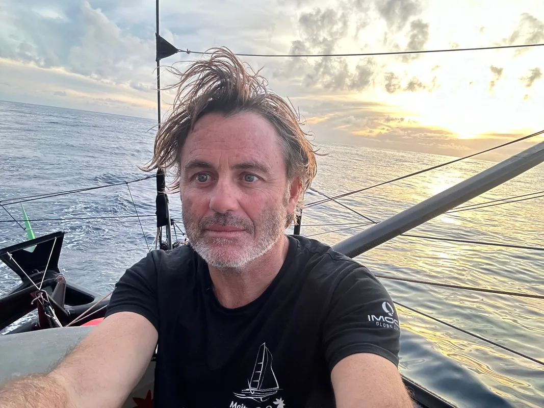 Yannick Bestaven (FRA), skipper de Maître Coq V, a envoyé une photo du bateau