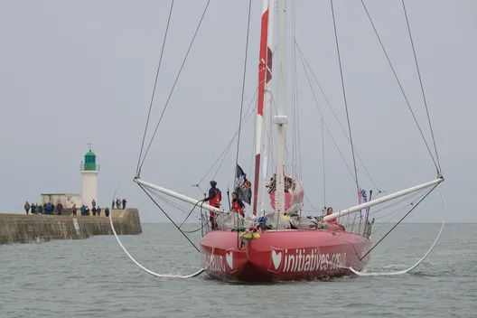 Initiatives-Cœur entre dans le chenal des Sables d'Olonne