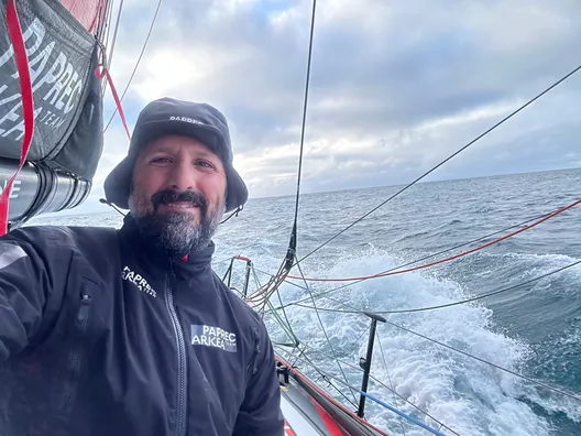 Yoann Richomme à bord de PAPREC ARKÉA. 