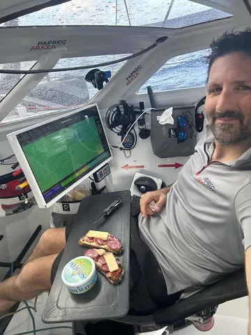 LE 16 NOVEMBRE 2024 : Photo envoyée depuis le bateau PAPREC ARKÉA lors de la course à la voile du Vendée Globe le 16 novembre 2024. (Photo du skipper Yoann Richomme)