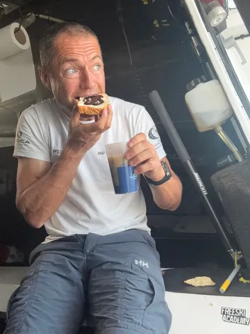 COURSE, 18 NOVEMBRE 2024 : Photo envoyée depuis le bateau Fortinet - Best Western lors de la course à la voile du Vendée Globe le 18 novembre 2024. (Photo du skipper Romain Attanasio)