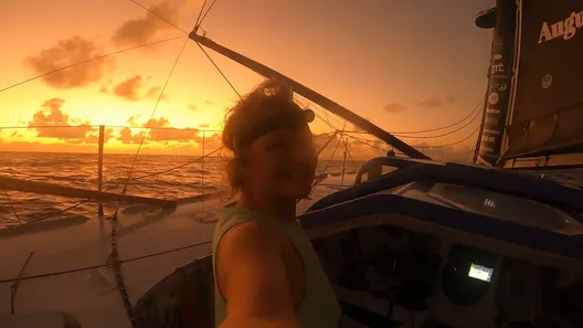 23 NOVEMBRE 2024 : Photo envoyée depuis le bateau Medallia lors de la course à la voile du Vendée Globe le 23 novembre 2024. (Photo du skipper Pip Hare) Lever de soleil