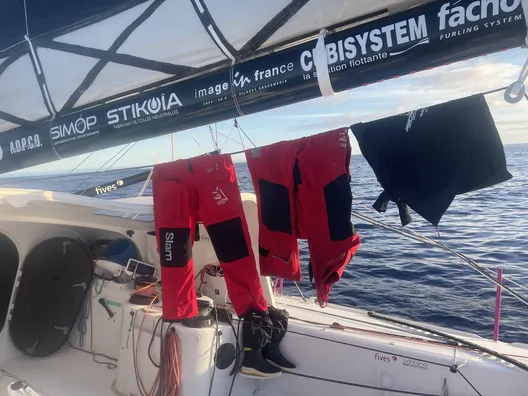 COURSE, 22 DÉCEMBRE 2024 : Photo envoyée depuis le bateau Fives Group - Lantana Environnement lors de la course à la voile du Vendée Globe le 22 décembre 2024. (Photo du skipper Louis Duc)