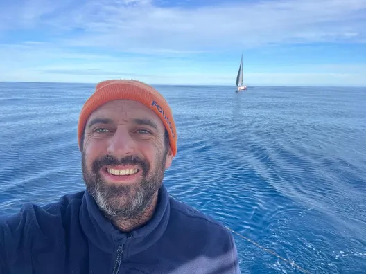 COURSE, 23 DÉCEMBRE 2024 : Photo envoyée depuis le bateau FOUSSIER lors de la course à la voile du Vendée Globe le 23 décembre 2024. (Photo du skipper Sébastien Marsset) Groupe Fives - Lantana Environnement skipper Louis Duc (FRA) en vue