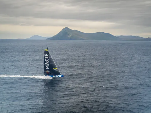 COURSE, 24 DÉCEMBRE 2024 : Charlie Dalin (FRA), skipper de MACIF Santé Prévoyance, est photographié en train de passer le Cap Horn en deuxième position lors de la course à la voile du Vendée Globe, le 24 décembre 2024. (Photo par Vendee Globe)