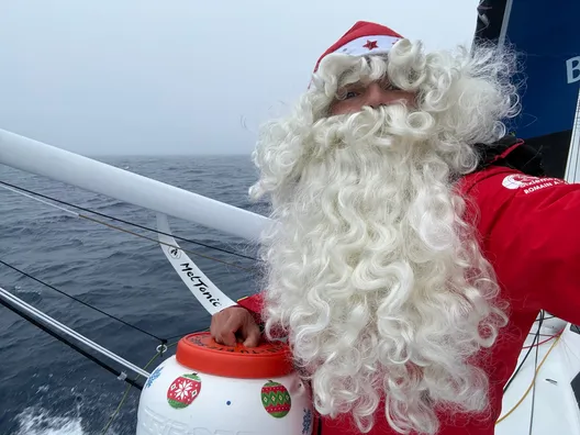 COURSE, 24 DÉCEMBRE 2024 : Photo envoyée depuis le bateau Fortinet - Best Western lors de la course à la voile du Vendée Globe le 24 décembre 2024. (Photo du skipper Romain Attanasio) Noël