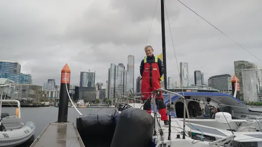 AUSTRALIE, 28 DÉCEMBRE 2024 : Photo envoyée par l'équipe du bateau Medallia arrivant à Melbourne (Australie) sous gréement de jury après avoir abandonné la course à la voile du Vendée Globe le 28 décembre 2024. (Photo de l'équipe Medallia)