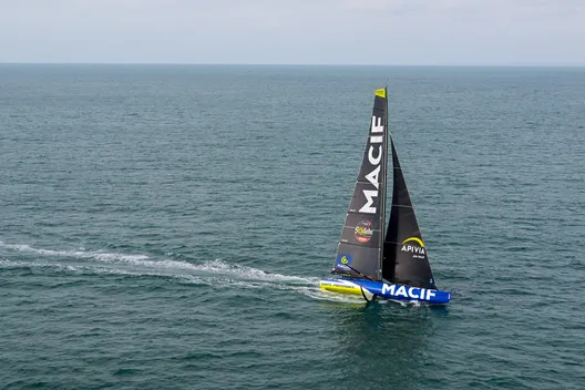 PENMARCH, FRANCE - 13 JANVIER 2025 : Charlie Dalin (FRA), skipper de MACIF Santé Prévoyance, est photographié lors de sa dernière course du Vendée Globe, le 13 janvier 2025 au large de Penmarc'h, France - (Photo by Olivier Blanchet / Alea)