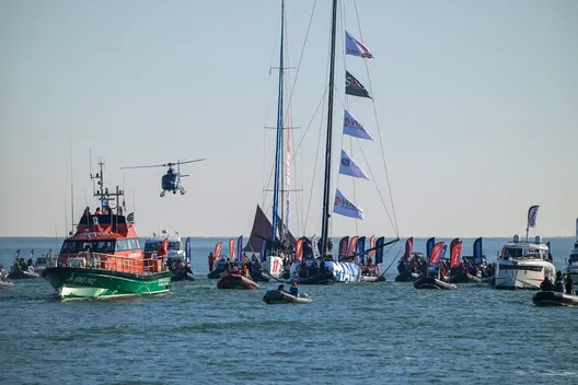 LES SABLES D'OLONNE, FRANCE - 14 JANVIER 2025 : Le skipper de MACIF Santé Prévoyance Charlie Dalin (FRA) est photographié après avoir remporté le Vendée Globe, le 14 janvier 2025 aux Sables d'Olonne, France - (Photo by Olivier Blanchet / Alea)