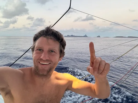 COURSE, 20 JANVIER 2024 : Photo envoyée depuis le bateau Monnoyeur - DUO for a JOB lors de la course à la voile du Vendée Globe le 20 janvier 2024. (Photo du skipper Benjamin Ferré) Île Fernando de Noronha