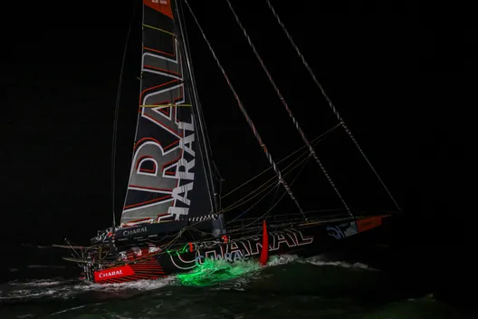 LES SABLES D'OLONNE, FRANCE - 24 JANVIER 2025 : Jérémie Beyou (FRA), skipper de Charal, franchit la ligne de départ pour prendre la 4ème place du Vendée Globe, le 24 janvier 2025 aux Sables d'Olonne, France - (Photo by Mark Lloyd / Alea)