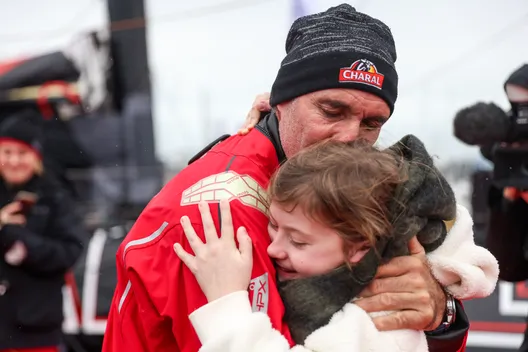 LES SABLES D'OLONNE, FRANCE - 24 JANVIER 2025 : Jérémie Beyou (FRA), skipper de Charal, est photographié après avoir pris la 4e place du Vendée Globe, le 24 janvier 2025 aux Sables d'Olonne, France - (Photo by Lloyd Images / Alea)