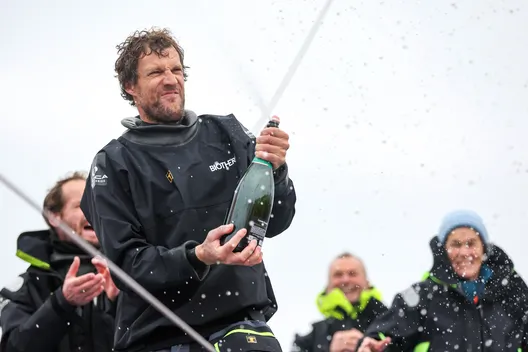 LES SABLES D'OLONNE, FRANCE - 24 JANVIER 2025 : Paul Meilhat (FRA), skipper de Biotherm, est photographié après avoir pris la 5e place du Vendée Globe, le 24 janvier 2025 aux Sables d'Olonne, France - (Photo by Lloyd Images / Alea)