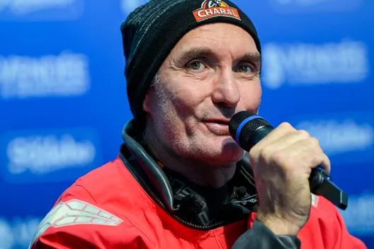 LES SABLES D'OLONNE, FRANCE - 24 JANVIER 2025 : Jérémie Beyou (FRA), skipper de Charal, est photographié sur scène après avoir pris la 4e place du Vendée Globe, le 24 janvier 2025 aux Sables d'Olonne, France - (Photo by Olivier Blanchet / Alea)