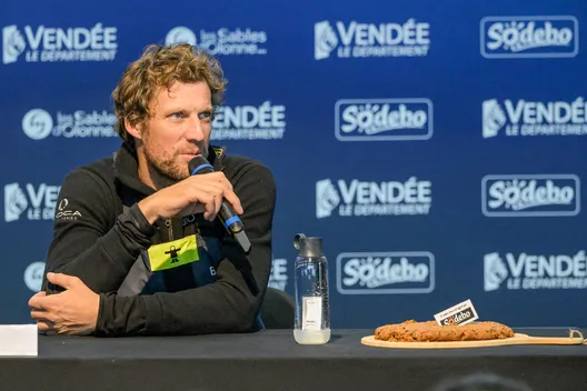 LES SABLES D'OLONNE, FRANCE - 24 JANVIER 2025 : Paul Meilhat (FRA), skipper de Biotherm, est photographié lors de sa conférence de presse après avoir pris la 5e place du Vendée Globe, le 24 janvier 2025 aux Sables d'Olonne, France - (Photo by Olivier Blanchet / Alea)