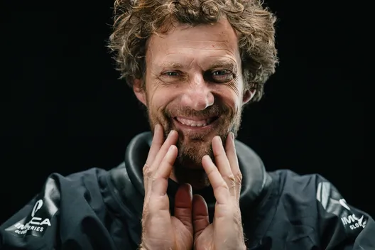 LES SABLES D'OLONNE, FRANCE - 24 JANVIER 2025 : Paul Meilhat (FRA), skipper de Biotherm, est photographié en studio après avoir pris la 4e place du Vendée Globe, le 24 janvier 2025 aux Sables d'Olonne, France - (Photo by Jean-Louis Carli / Alea)