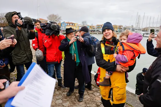 LA ROCHELLE, FRANCE - 27 JANVIER 2025 : Clarisse Crémer (FRA), skipper de L'Occitane en Provence, fête avec sa fille sa 11ème place dans le Vendée Globe, le 27 janvier 2025 à La Rochelle, France - (Photo by Anne Beauge / Alea)