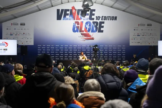 LES SABLES D'OLONNE, FRANCE - 31 JANVIER 2025 : Le skipper de GUYOT Environnement - Water Family Benjamin Dutreux (FRA) est photographié lors de sa conférence de presse après avoir pris la 10ème place du Vendée Globe, le 31 janvier 2025 aux Sables d'Olonne, France - (Photo by Olivier Blanchet / Alea)