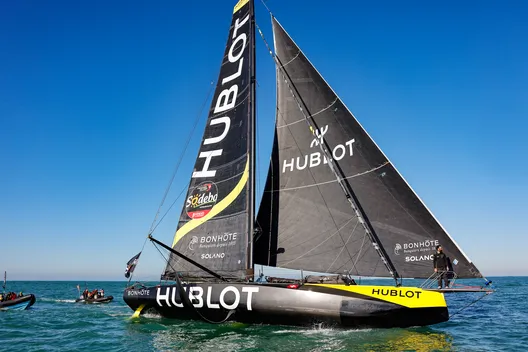 LES SABLES D'OLONNE, FRANCE - 03 FEVRIER 2025 : Alan Roura (SUI), skipper de Hublot, est photographié après avoir pris la 18e place du Vendée Globe, le 03 février 2025 aux Sables d'Olonne, France - (Photo by Anne Beauge / Alea)