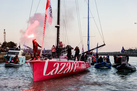 LES SABLES D'OLONNE, FRANCE - 03 FEVRIER 2025 : Tanguy Le Turquais (FRA), skipper de Lazare, est photographié dans le chenal après avoir pris la 17ème place du Vendée Globe, le 03 février 2025 aux Sables d'Olonne, France - (Photo by Anne Beauge / Alea)