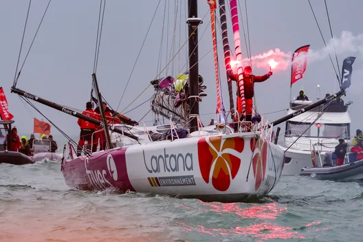 LES SABLES D'OLONNE, FRANCE - 09 FEVRIER 2025 : Le skipper de Fives Group - Lantana Environnement Louis Duc (FRA) est photographié dans le chenal après avoir pris la 26ème place du Vendée Globe, le 09 février 2025 aux Sables d'Olonne, France - (Photo by Jean-Marie Liot / Alea)