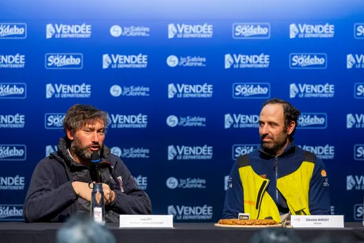 LES SABLES D'OLONNE, FRANCE - 09 FEVRIER 2025 : Louis Duc (FRA), skipper de Fives Group - Lantana Environnement, et Sébastien Marsset (FRA), skipper de FOUSSIER, sont photographiés lors de leur conférence de presse après avoir pris les 26ème et 27ème places du Vendée Globe, le 09 février 2025 aux Sables d'Olonne, France - (Photo by Jean-Marie LIOT / Alea)