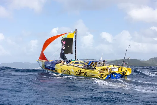 LE MARIN, MARTINIQUE - 12 FEVRIER 2025 : Arnaud Boissières (FRA), skipper de La Mie Caline, arrive au Marin, Martinique, sous gréement de fortune après un démâtage lors du Vendée Globe, le 12 février 2025 aux Sables d'Olonne, France - (Photo Marc Marsillon / Vendée Globe)