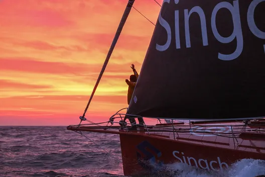 LES SABLES D'OLONNE, FRANCE - 18 FEVRIER 2025 : Le skipper de Singchain Team Haikou Jingkun Xu (CN) est photographié en train de prendre la 30ème place du Vendée Globe, le 18 février 2025 aux Sables d'Olonne, France - (Photo by Vincent Curutchet / Alea)