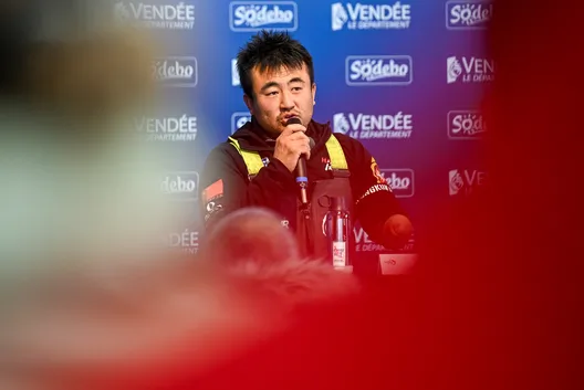 LES SABLES D'OLONNE, FRANCE - 18 FEVRIER 2025 : Le skipper de Singchain Team Haikou Jingkun Xu (CN) est photographié lors de sa conférence de presse après avoir pris la 30ème place du Vendée Globe, le 18 février 2025 aux Sables d'Olonne, France - (Photo by Jean-Louis Carli / Alea)