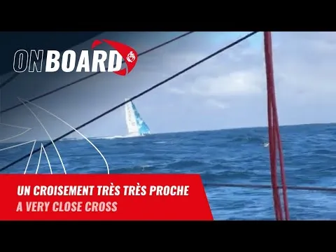 Un croisement très très proche entre Sébastien Simon et Yoann Richomme | Vendée Globe 2024