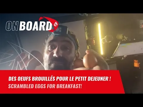 Préparation d'oeufs brouillés pour Alan Roura | Vendée Globe 2024