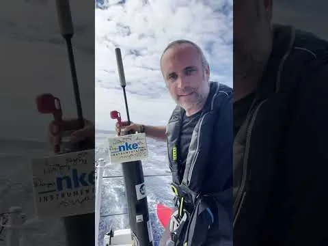 Moment scientifique à bord pour Fabrice Amedeo | Vendée Globe 2024