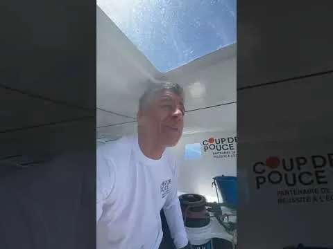 Manuel Cousin reprend sa course après un choc | Vendée Globe 2024