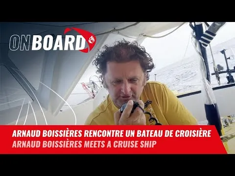 Arnaud Boissières rencontre un bateau de croisière | Vendée Globe 2024