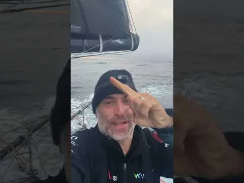 Retour en arrière pour Fabrice Amedeo | Vendée Globe 2024