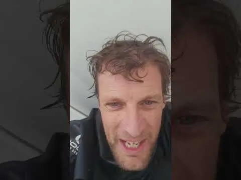 Bricolage en haut du mât pour Paul Meilhat | Vendée Globe 2024