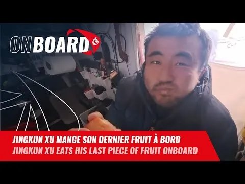 Jingkun Xu mange son dernier fruit à bord | Vendée Globe 2024