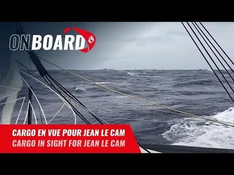 Cargo en vue pour Jean Le Cam | Vendée Globe 2024