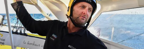 LES SABLES D'OLONNE, FRANCE - 23 JUILLET 2024 : Le skipper de La Mie Caline, Arnaud Boissières (FRA), est photographié le 23 juillet 2024 au large des Sables d'Olonne, France - Photo par Christophe Favreau / La Mie Caline