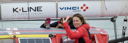 LES SABLES D'OLONNE, FRANCE - 17 OCTOBRE 2024 : Le skipper d'Initiatives-Cœur Sam Davies (GBR) et son équipage arrivent au ponton avant le départ du Vendée Globe, le 17 octobre 2024 aux Sables d'Olonne, France - (Photo by Olivier Blanchet / Alea)