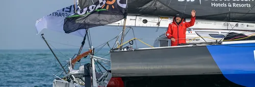 LES SABLES D'OLONNE, FRANCE - 02 FEVRIER 2025 : Le skipper de Fortinet - Best Western Romain Attanasio (FRA) est photographié après avoir pris la 14ème place du Vendée Globe, le 02 février 2025 aux Sables d'Olonne, France - (Photo by Olivier Blanchet / Alea)