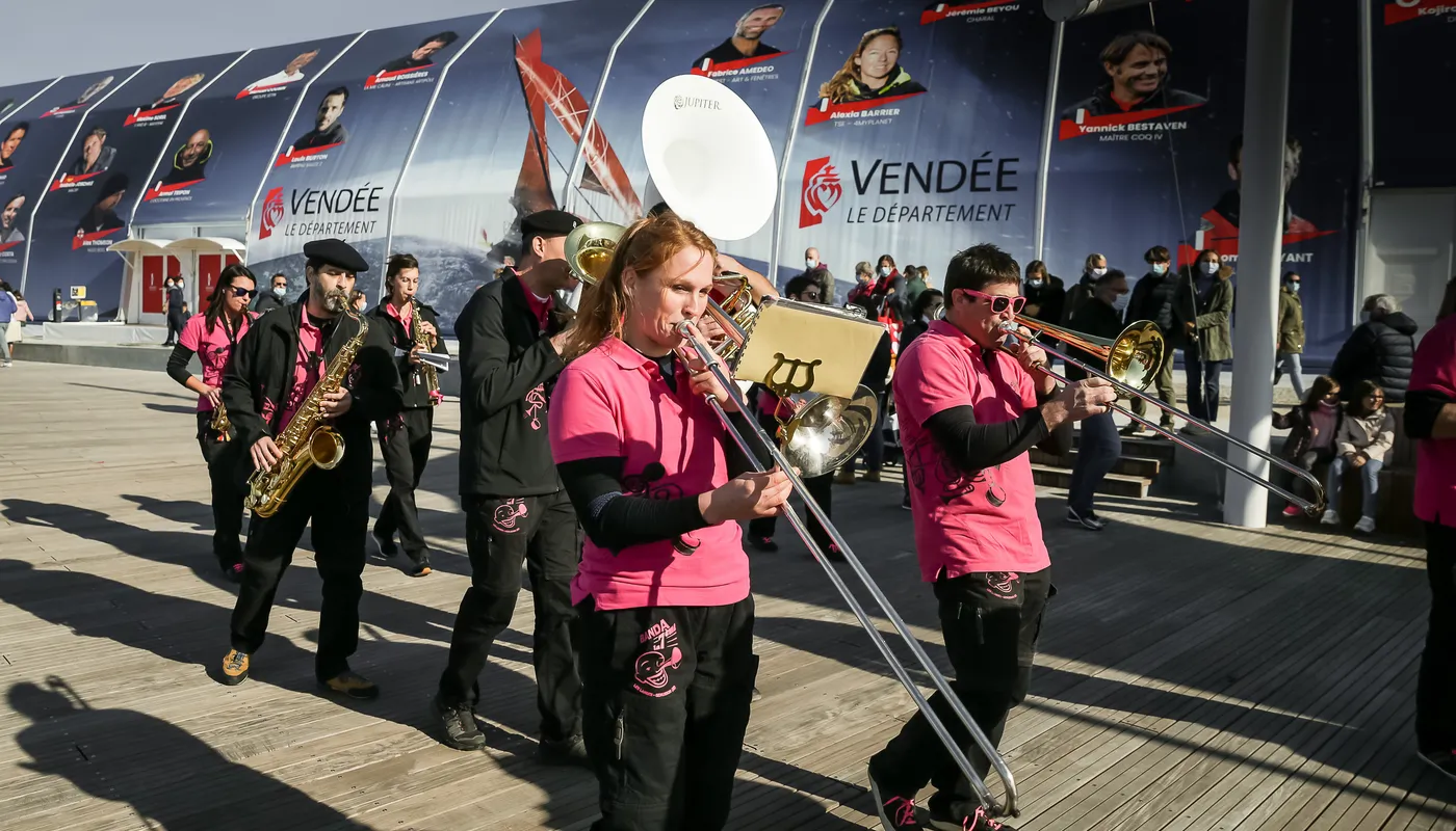 Fanfare sur le village