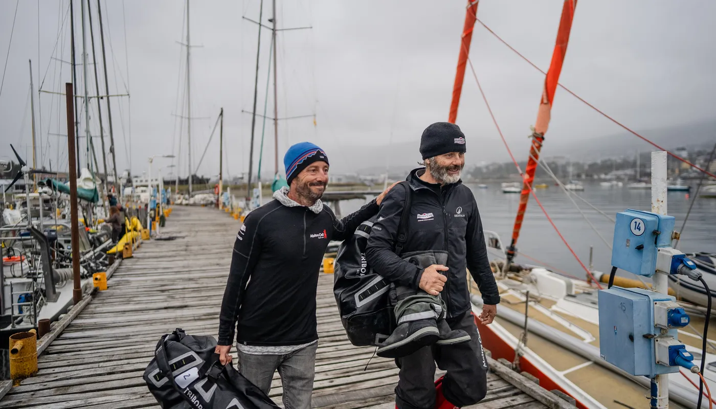 USHUAIA , 30 DÉCEMBRE 2024 : Photo du bateau Maître CoQ V skipper Yannick Bestaven (FRA) arrivant à Ushuaia, Argentine, après avoir abandonné la course à la voile du Vendée Globe pour un problème technique le 30 décembre 2024. (Photo par Vendee Globe)
