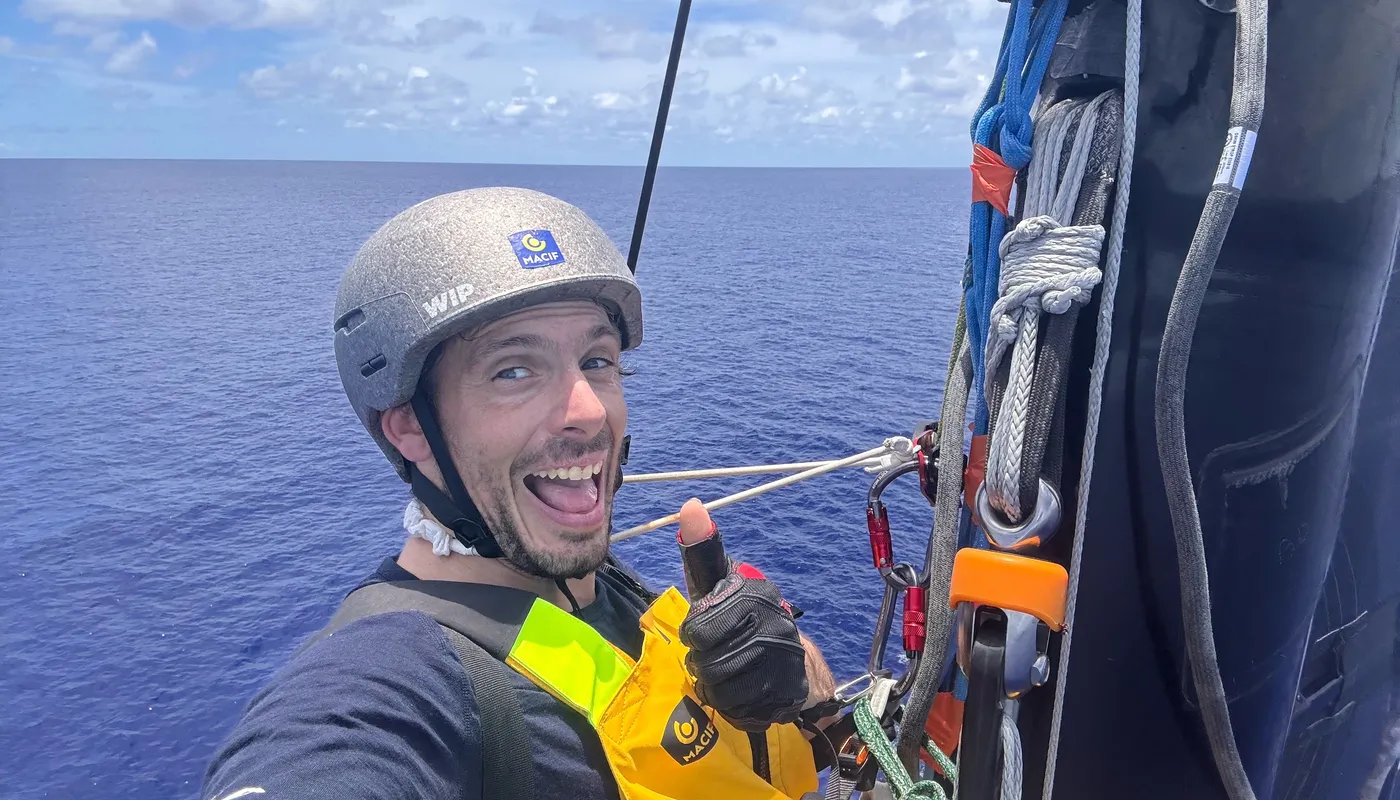 COURSE, 02 JANVIER 2025 : Photo envoyée depuis le bateau MACIF Santé Prévoyance lors de la course à la voile du Vendée Globe le 02 janvier 2025. (Photo du skipper Charlie Dalin) En haut du mât